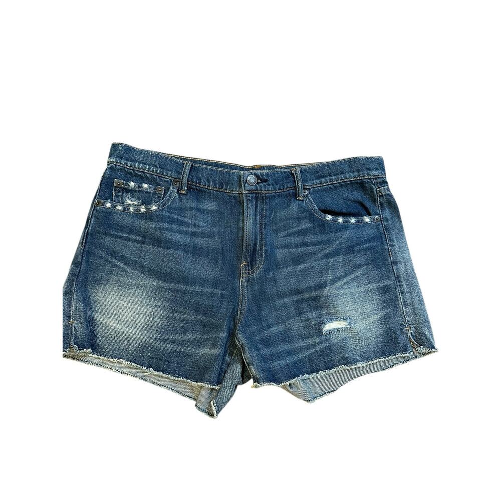 Gap women’s denim shorts size 30. Great condition!